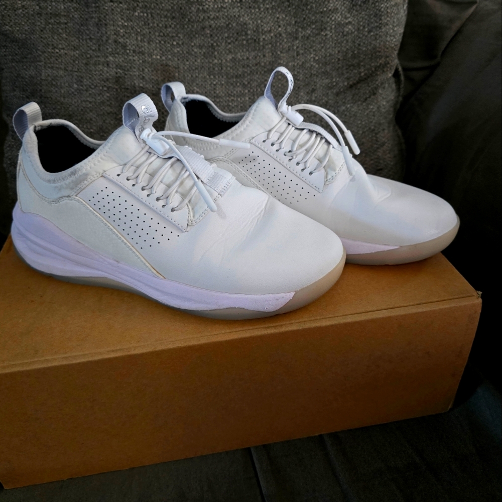 Clove nursing shoes